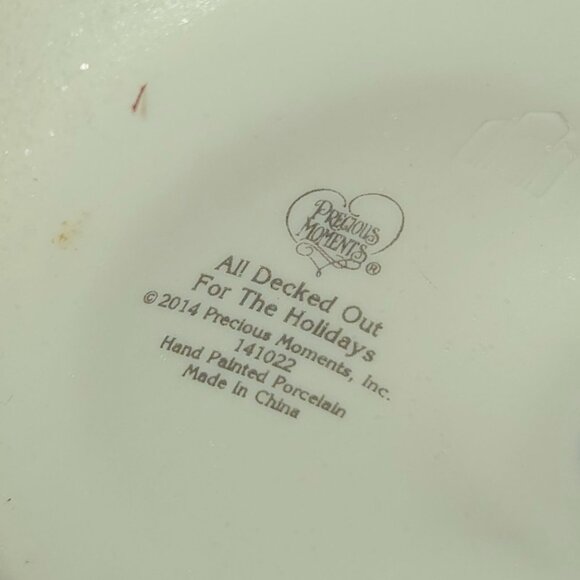 Snowman & Penguin Figurine With Wreath 5" Tall Hand-Painted 'All decked out' - Picture 7 of 7